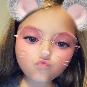 Meet your Posher, Addison